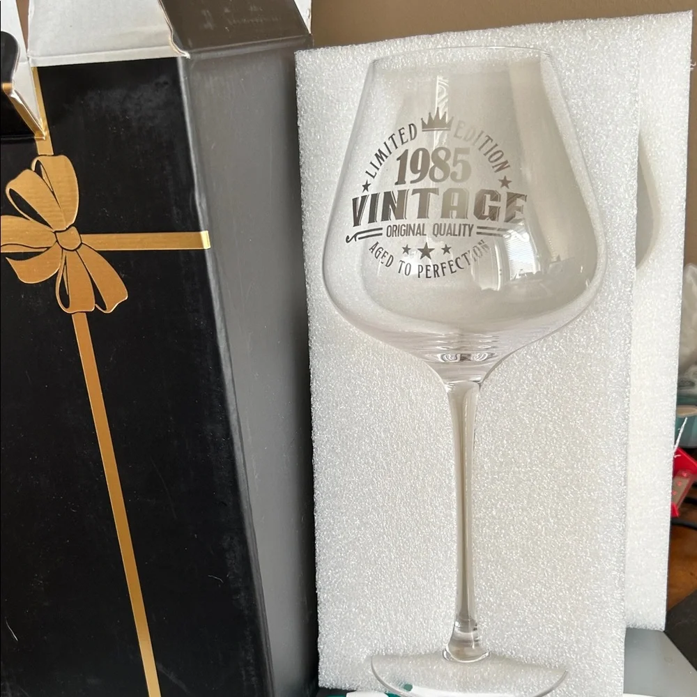 1985 Vintage Wine Glass Gift